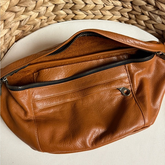 Parker Thatch sling bag - Picture 4 of 7